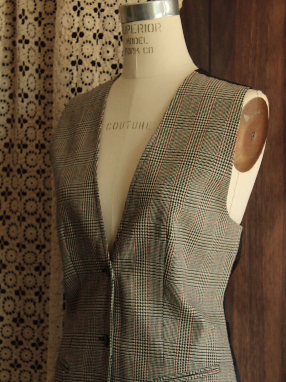 Vintage 1980s Women's Vest, Rafaella Black White and Red Plaid Wool, Size Medium - Picture 8 of 11